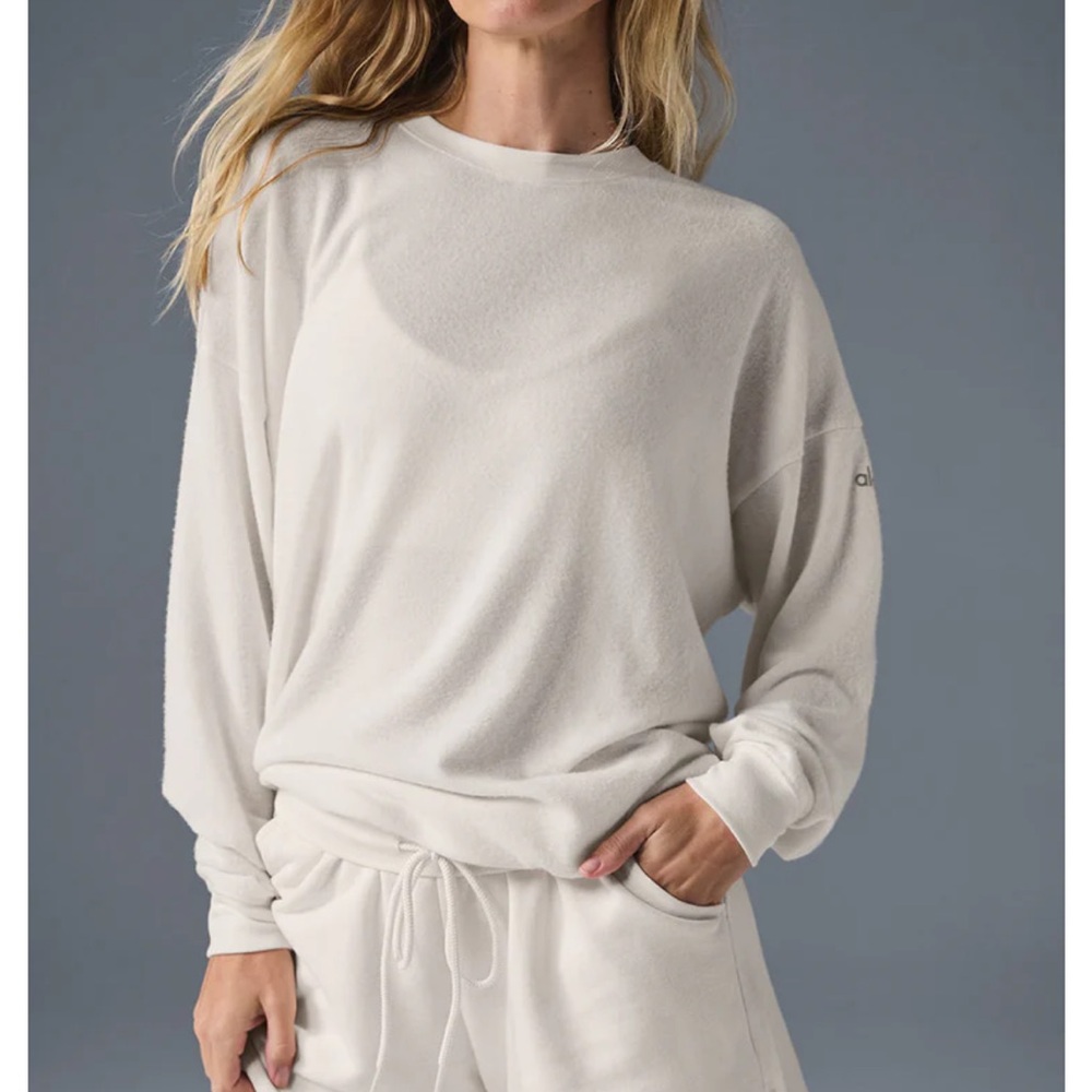 NWT Alo soho pullover in ivory🤍